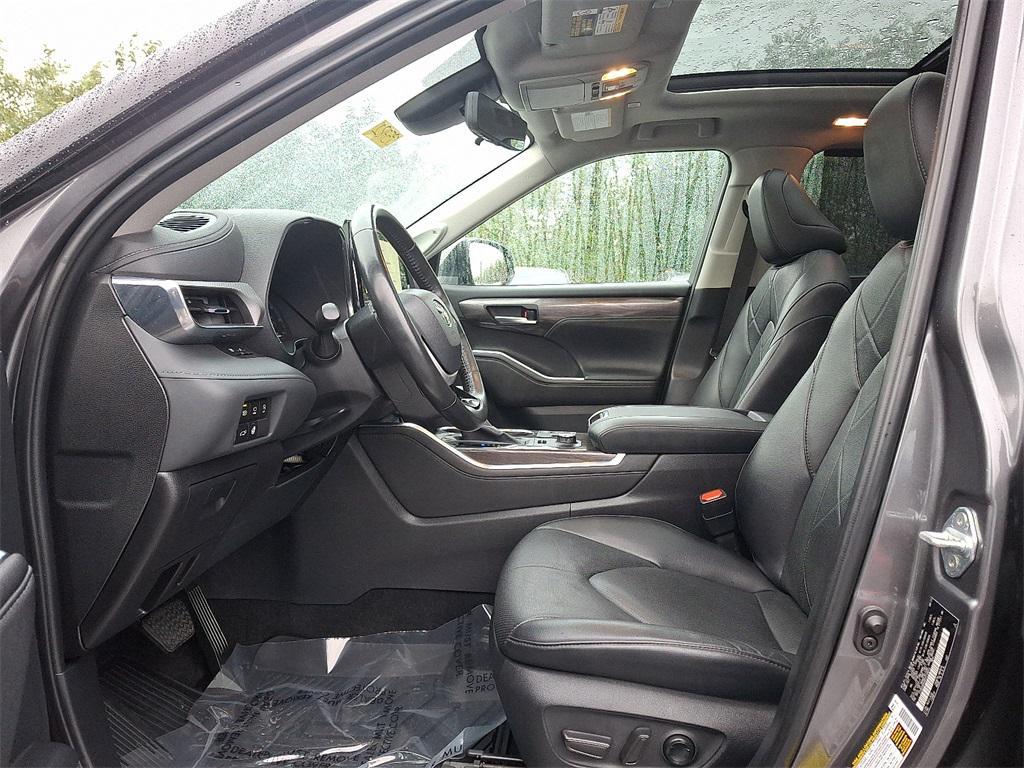 used 2023 Toyota Highlander car, priced at $41,500