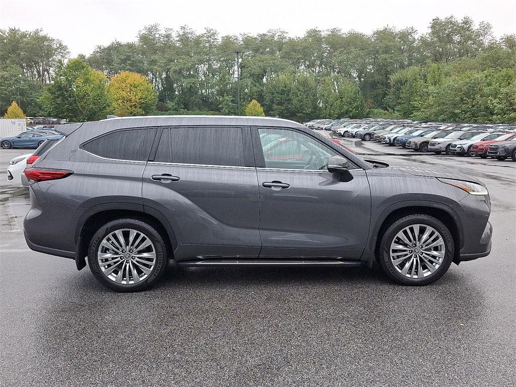used 2023 Toyota Highlander car, priced at $41,500