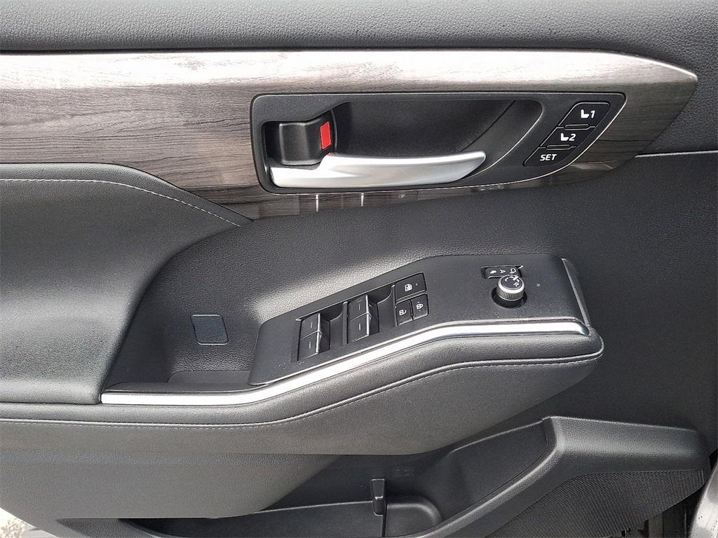 used 2023 Toyota Highlander car, priced at $41,500