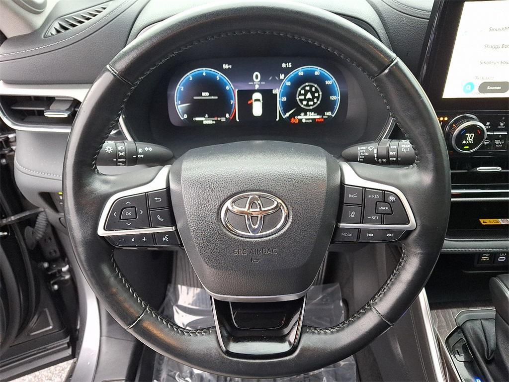 used 2023 Toyota Highlander car, priced at $41,500