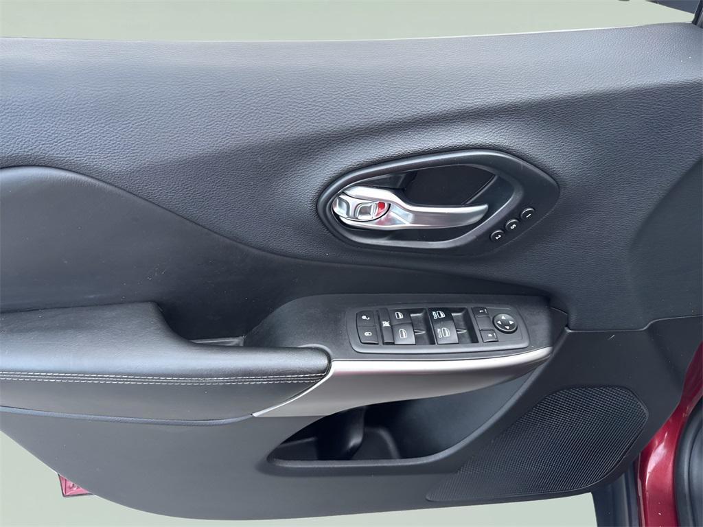 used 2019 Jeep Cherokee car, priced at $17,147