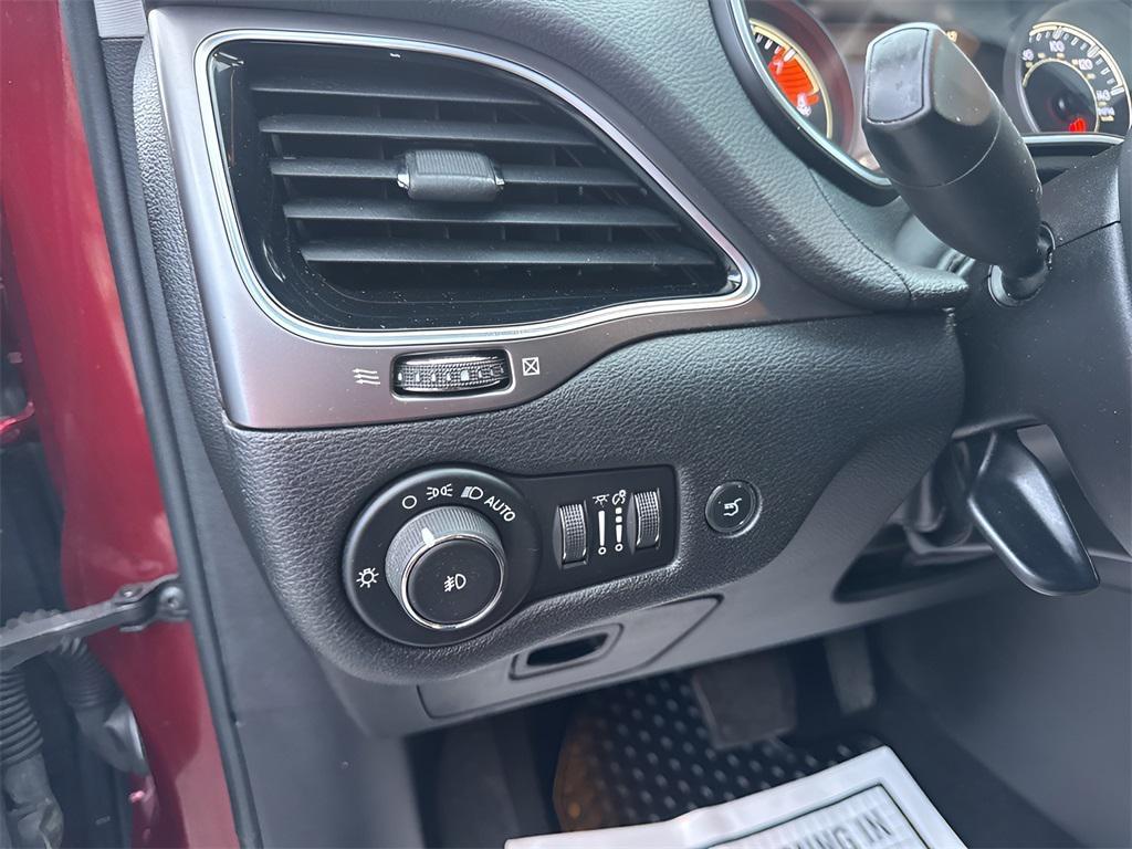 used 2019 Jeep Cherokee car, priced at $17,147