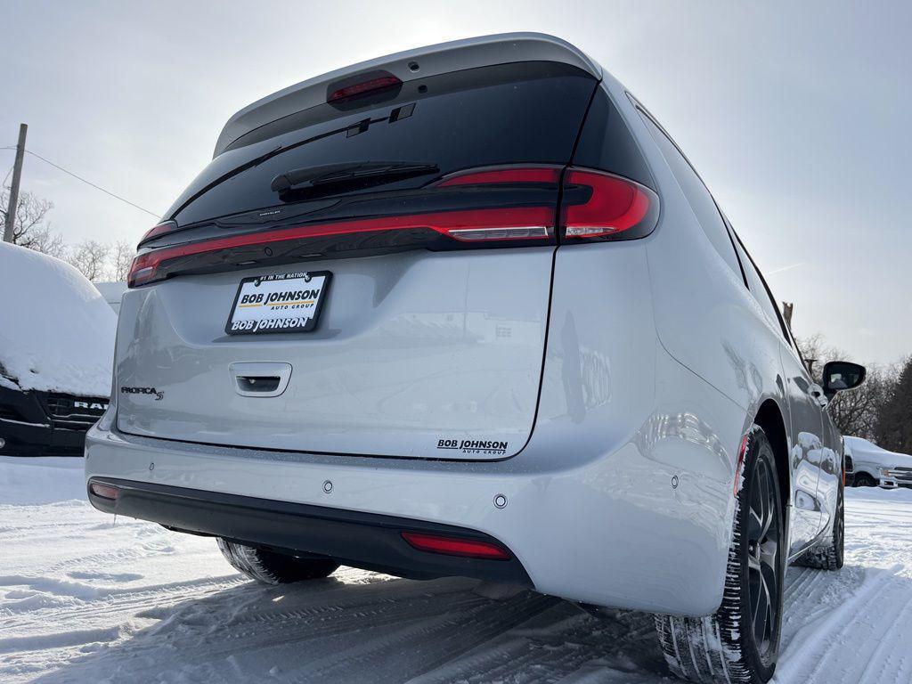 used 2024 Chrysler Pacifica car, priced at $36,056