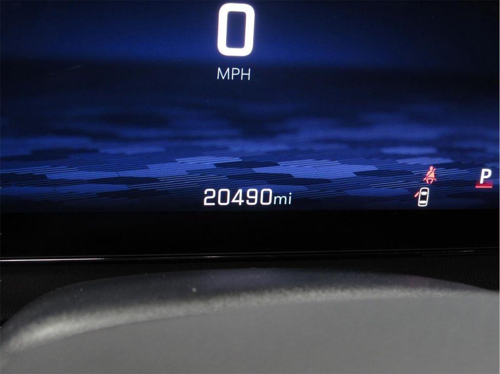 used 2024 Chevrolet Traverse car, priced at $33,920