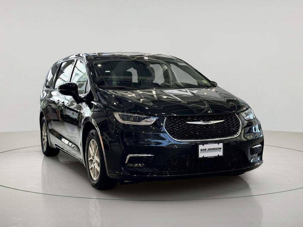 used 2023 Chrysler Pacifica car, priced at $25,992