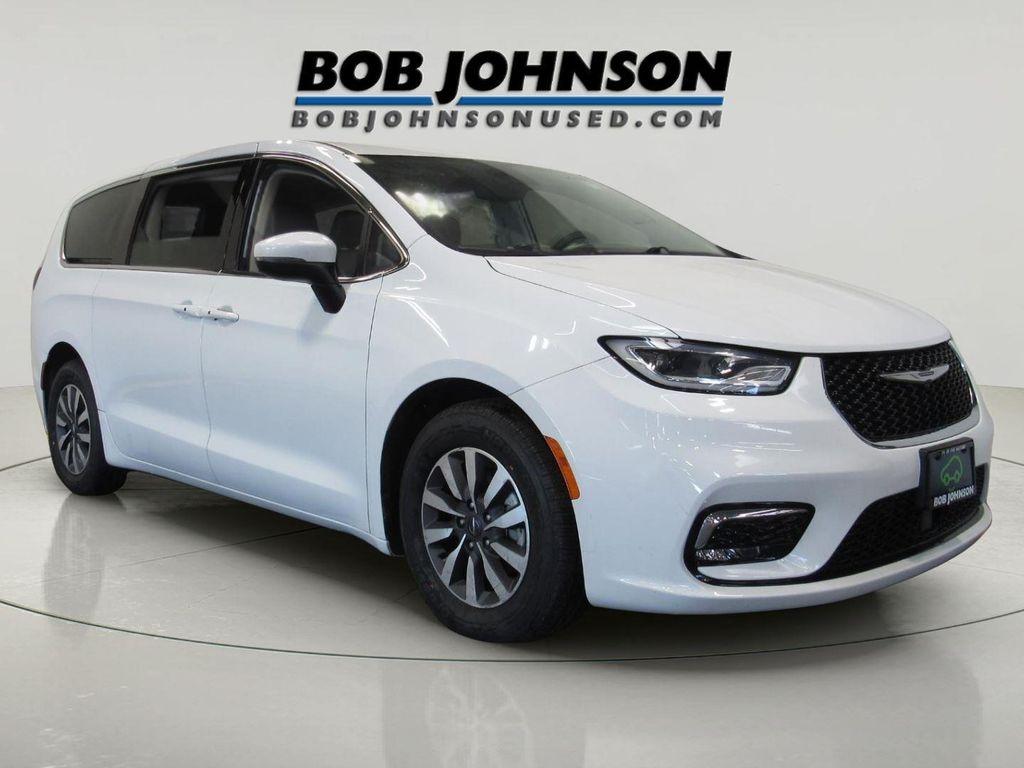 used 2023 Chrysler Pacifica Hybrid car, priced at $24,876