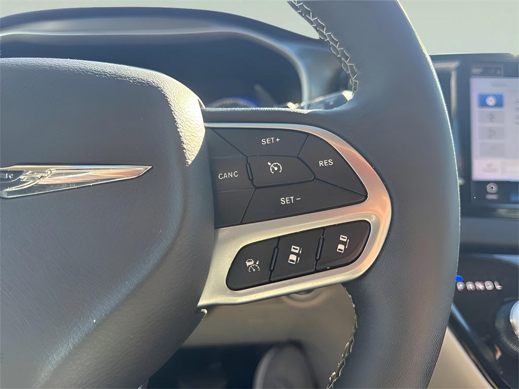 used 2024 Chrysler Pacifica car, priced at $28,299