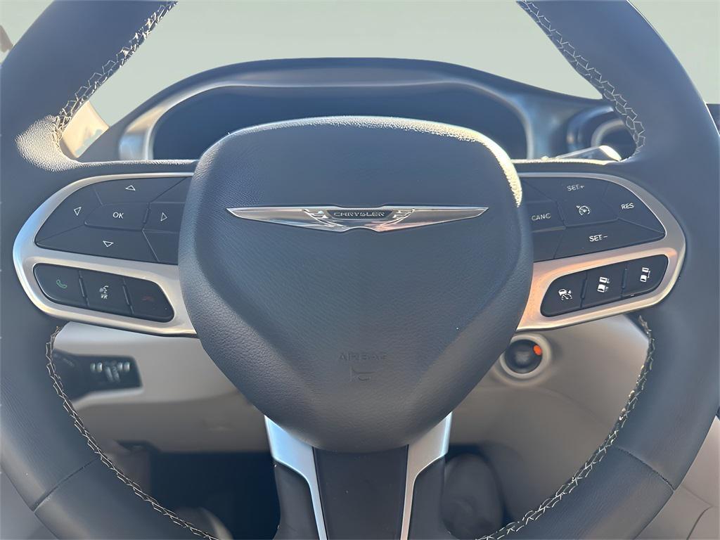 used 2024 Chrysler Pacifica car, priced at $28,299