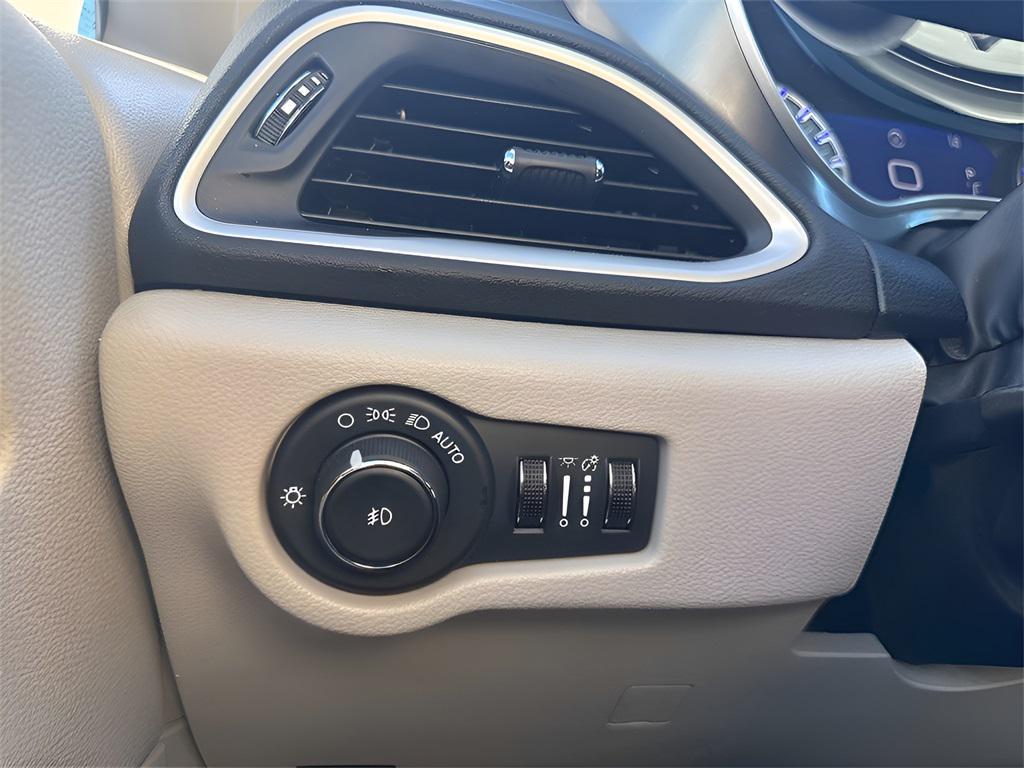 used 2024 Chrysler Pacifica car, priced at $28,299