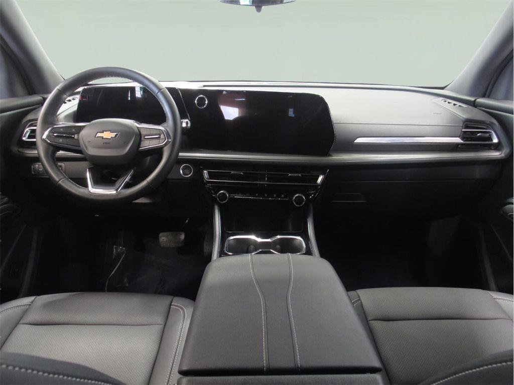 used 2025 Chevrolet Traverse car, priced at $37,897