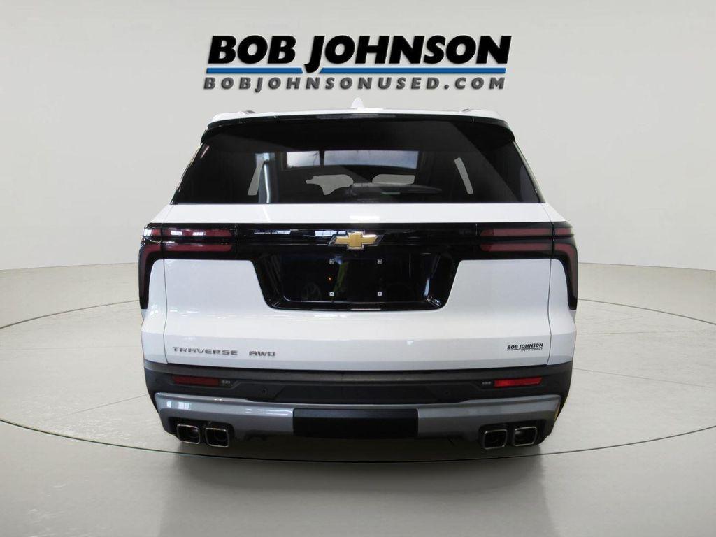 used 2025 Chevrolet Traverse car, priced at $37,897