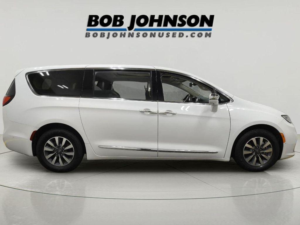 used 2022 Chrysler Pacifica Hybrid car, priced at $25,948