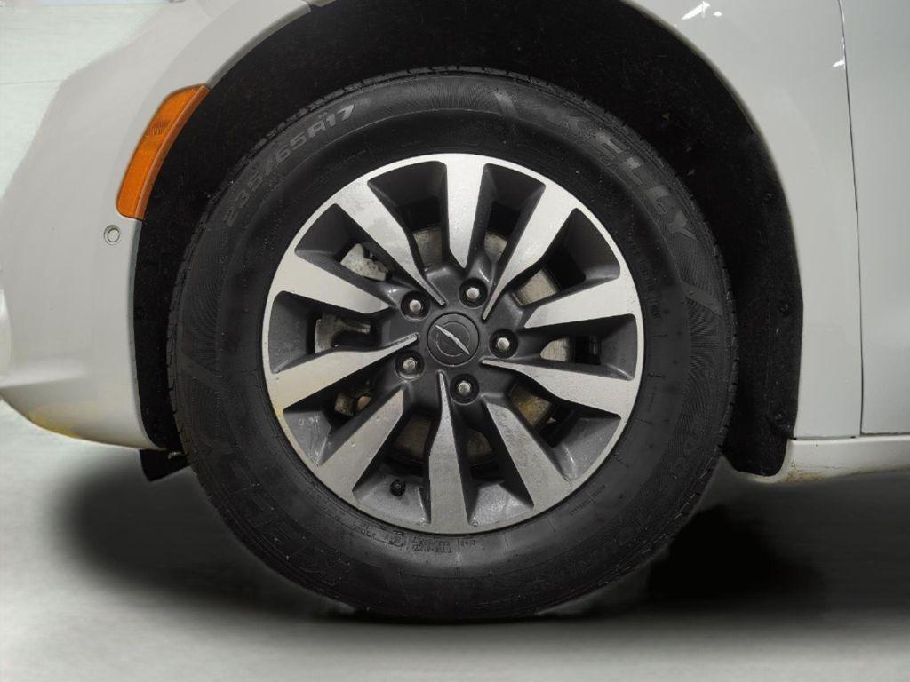 used 2022 Chrysler Pacifica Hybrid car, priced at $25,948