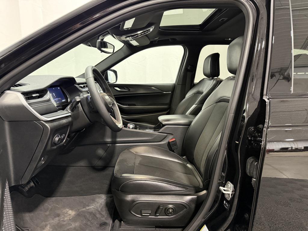 used 2024 Jeep Grand Cherokee car, priced at $33,990