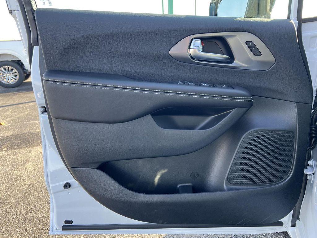 new 2026 Chrysler Pacifica car, priced at $40,784