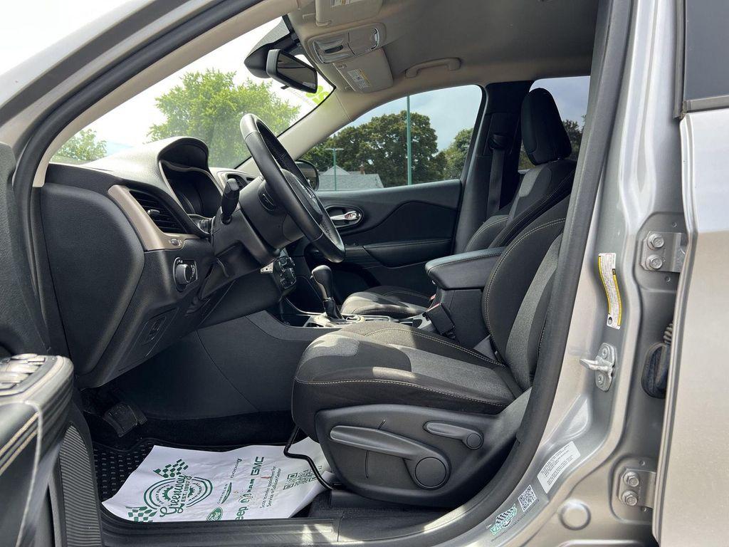 used 2015 Jeep Cherokee car, priced at $10,868