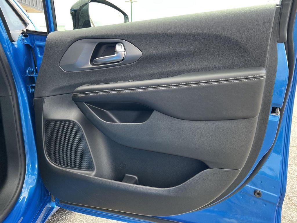 used 2026 Chrysler Pacifica car, priced at $42,677