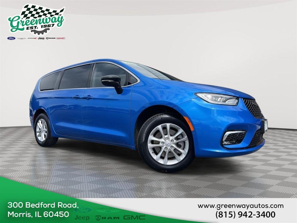 used 2026 Chrysler Pacifica car, priced at $42,677