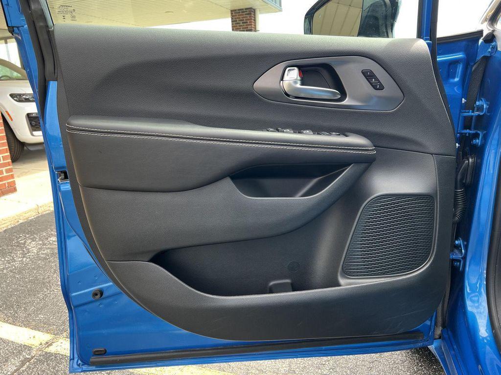 used 2026 Chrysler Pacifica car, priced at $42,677