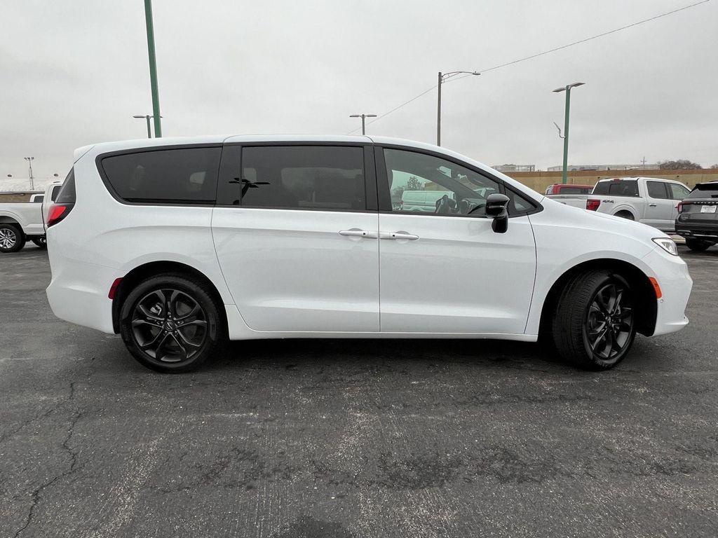 new 2026 Chrysler Pacifica car, priced at $44,824