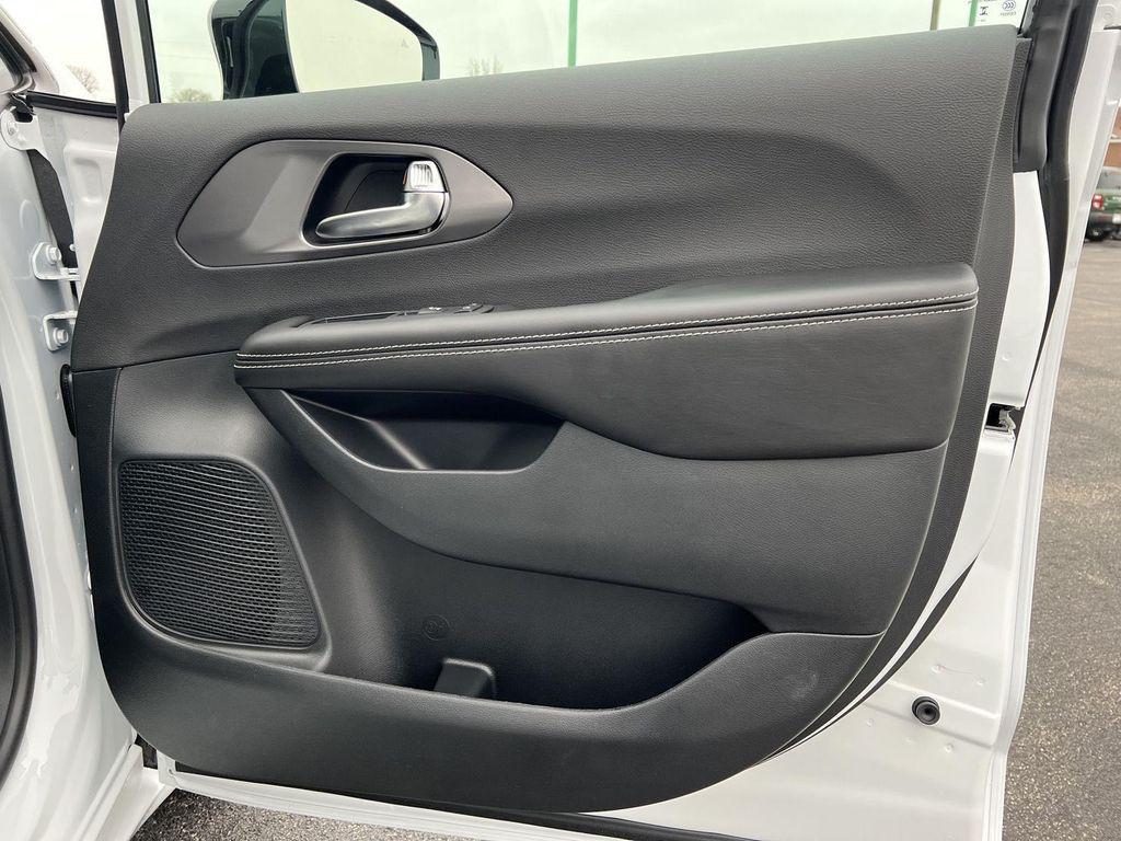 new 2026 Chrysler Pacifica car, priced at $44,824