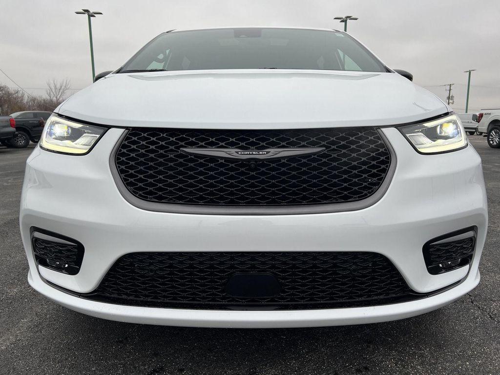 new 2026 Chrysler Pacifica car, priced at $44,824