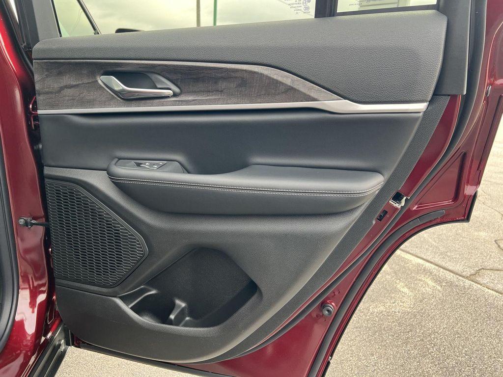 new 2026 Jeep Grand Cherokee car, priced at $46,221