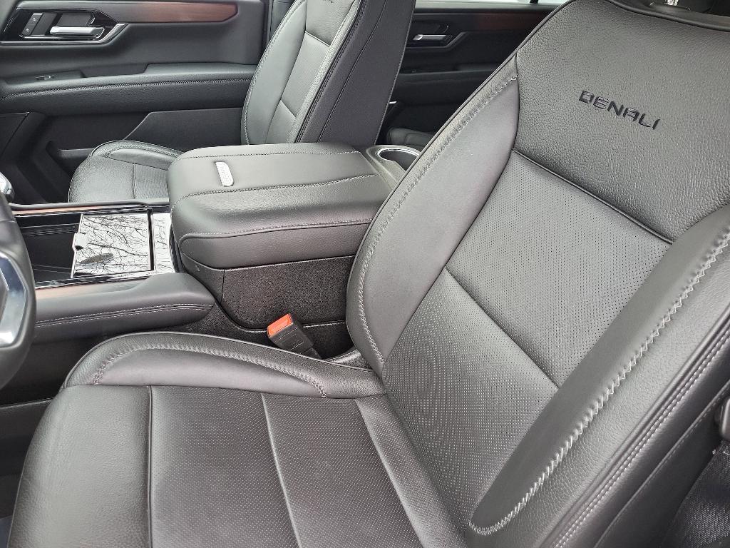 used 2025 GMC Yukon XL car, priced at $75,691