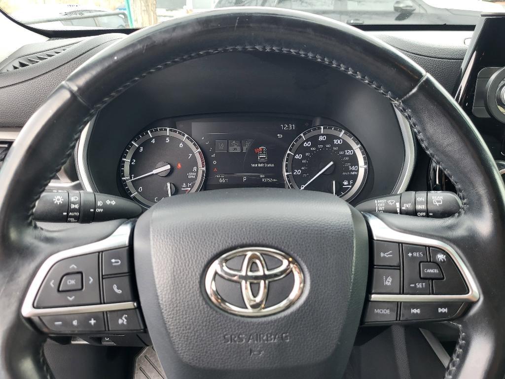 used 2020 Toyota Highlander car, priced at $25,690