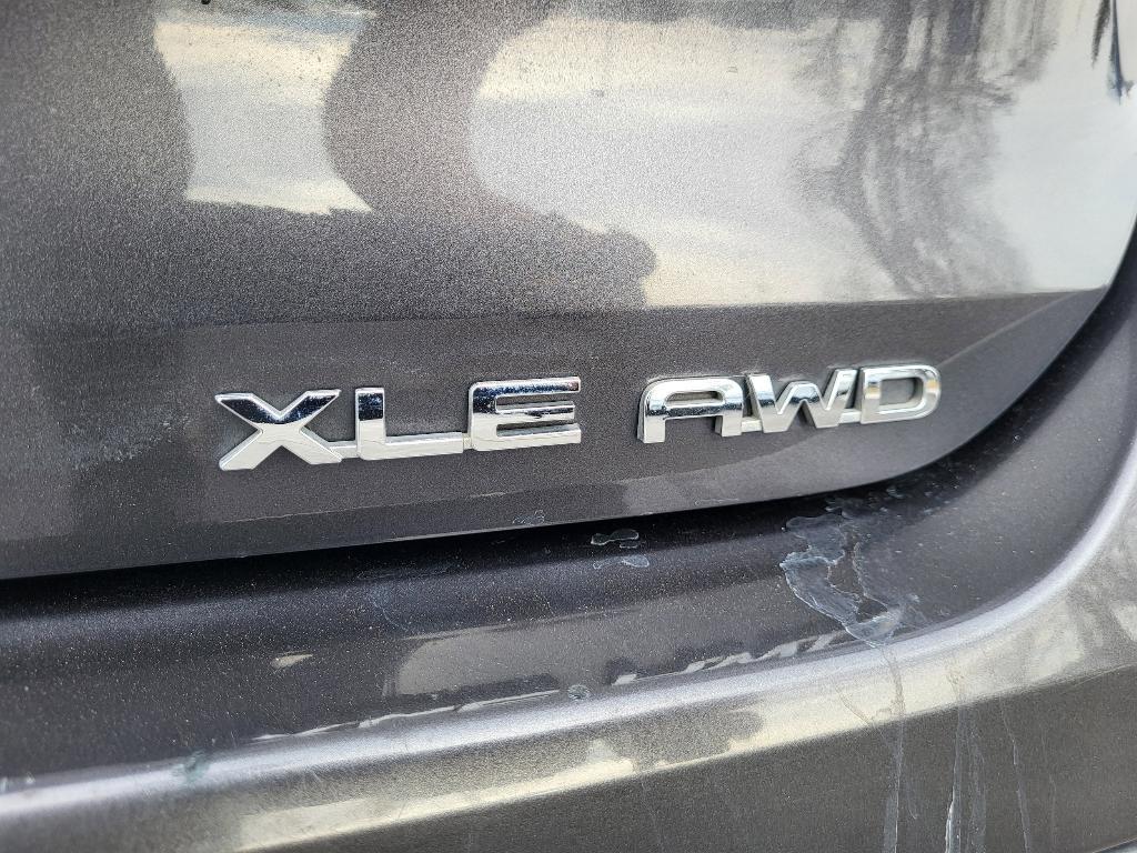 used 2020 Toyota Highlander car, priced at $25,690