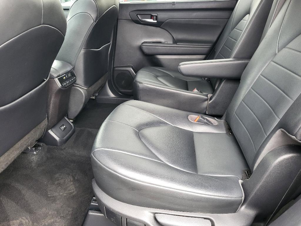 used 2020 Toyota Highlander car, priced at $25,690