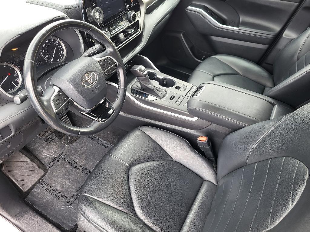 used 2020 Toyota Highlander car, priced at $25,690