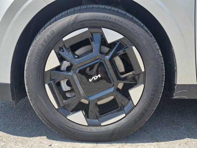 used 2025 Kia Carnival car, priced at $40,919