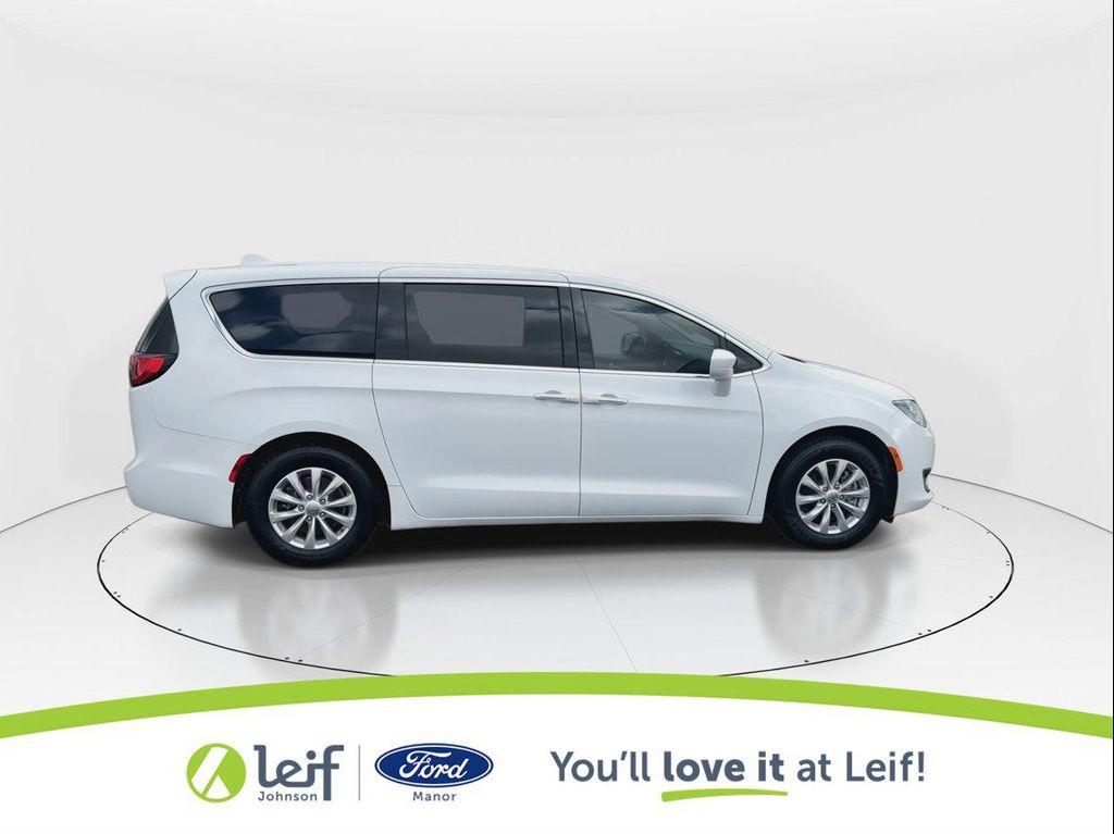 used 2018 Chrysler Pacifica car