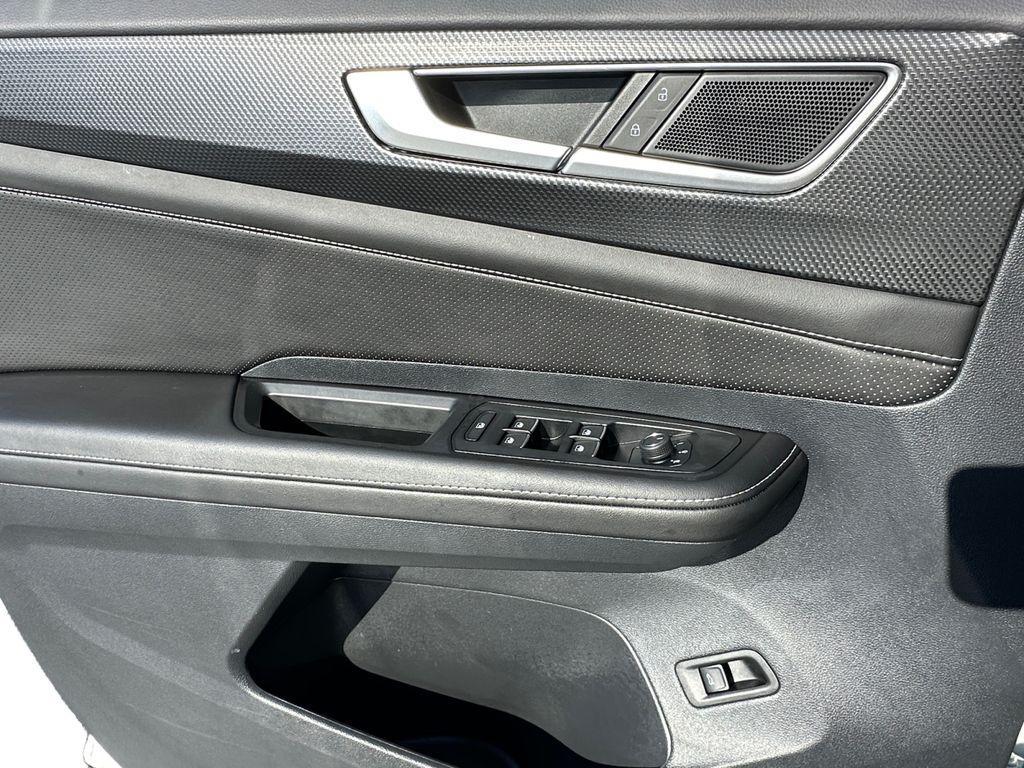 used 2025 Volkswagen Atlas Cross Sport car, priced at $38,500