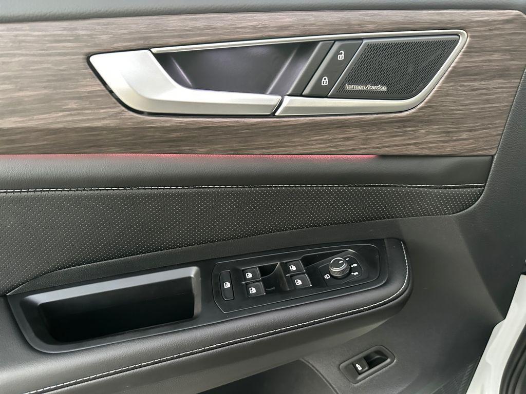 new 2026 Volkswagen Atlas car, priced at $52,433