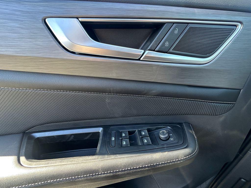 new 2026 Volkswagen Atlas Cross Sport car, priced at $39,876