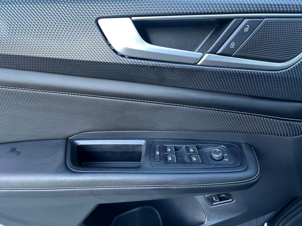 used 2025 Volkswagen Atlas Cross Sport car, priced at $40,500