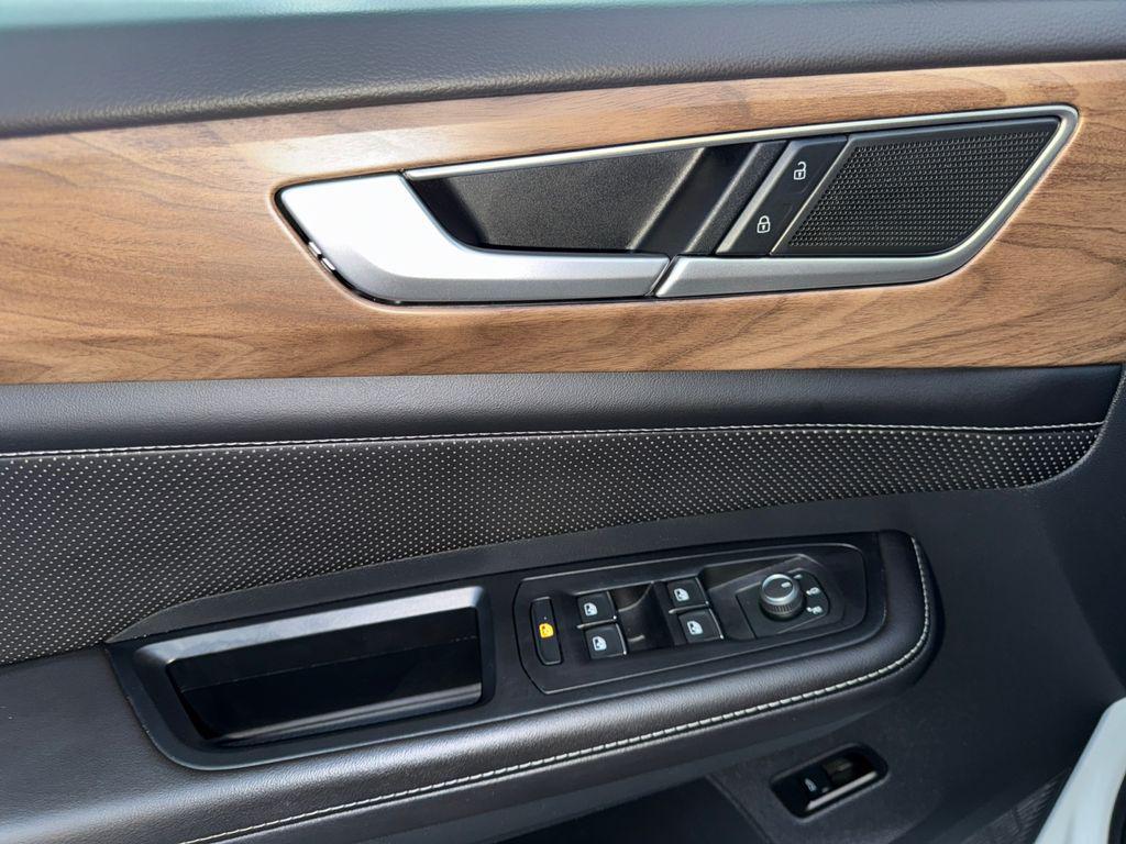 used 2025 Volkswagen Atlas car, priced at $31,000