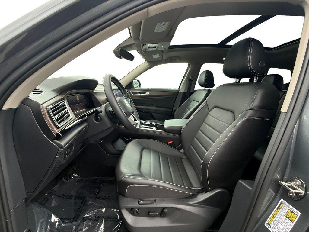 used 2025 Volkswagen Atlas car, priced at $40,800
