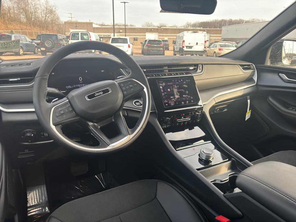 new 2025 Jeep Grand Cherokee car, priced at $46,135