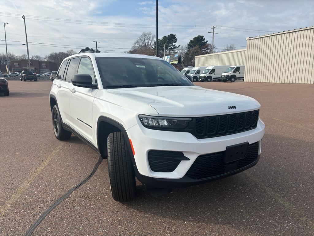 new 2025 Jeep Grand Cherokee car, priced at $46,135