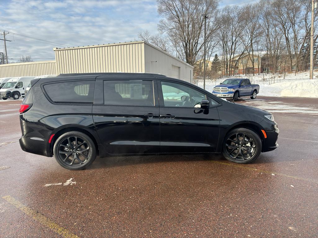 used 2025 Chrysler Pacifica car, priced at $40,094
