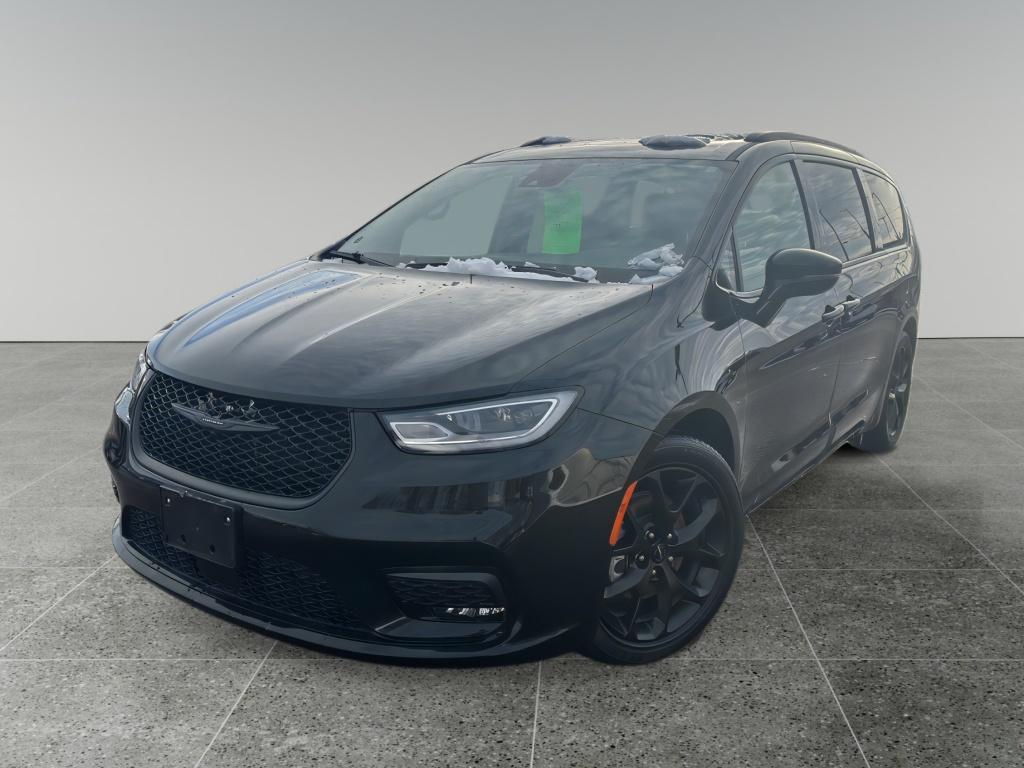 used 2025 Chrysler Pacifica car, priced at $40,094