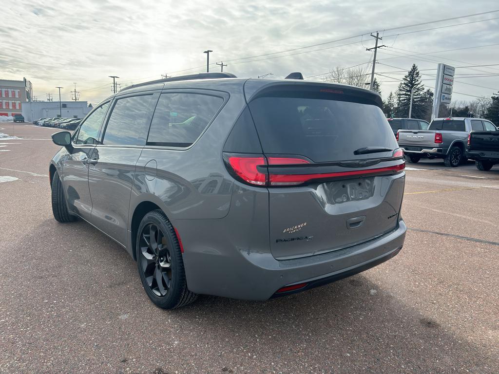 used 2025 Chrysler Pacifica car, priced at $40,216