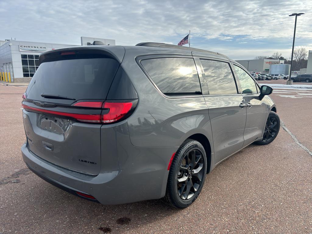 used 2025 Chrysler Pacifica car, priced at $40,216