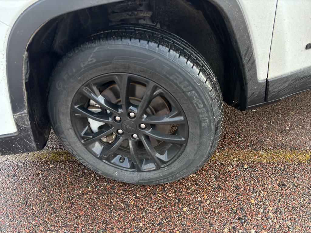 used 2023 Jeep Cherokee car, priced at $24,738