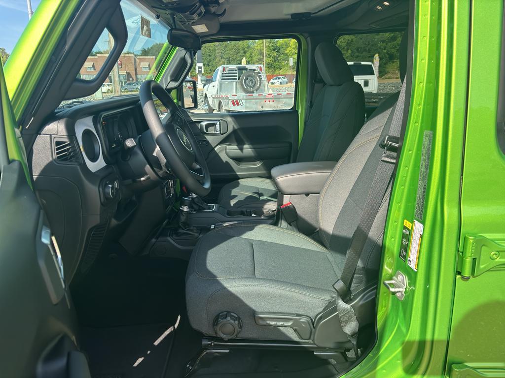 new 2025 Jeep Wrangler car, priced at $47,370