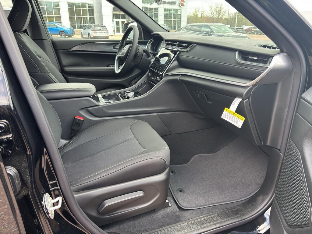 new 2026 Jeep Grand Cherokee car, priced at $44,225