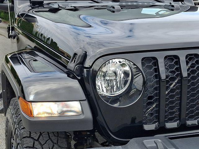 used 2021 Jeep Gladiator car, priced at $34,398